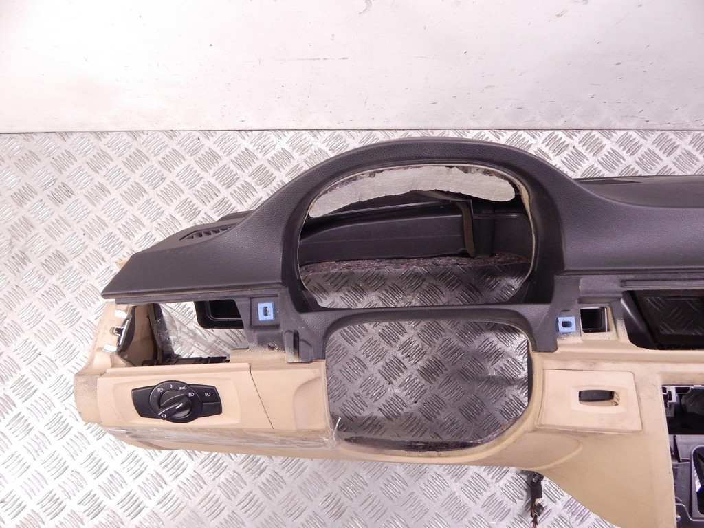 Торпедо (панель передняя) BMW 3-Series (E90/E91/E92/E93) купить в России